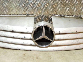 решетка радиатора Mercedes-Benz Vaneo W414 2001, 1.7 л., OM 668.942, дизель, 5МКПП, синий, минивэн, передний привод, A4148800085