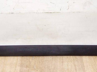 молдинг двери передней правой Suzuki Wagon R 2 поколение 2001, 77533-83E00