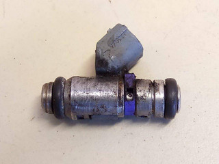форсунка Volkswagen Bora 1 поколение 2001, 1.6 л., i, AZD, бензин, 5МКПП, серебристый, универсал, передний привод, 360317