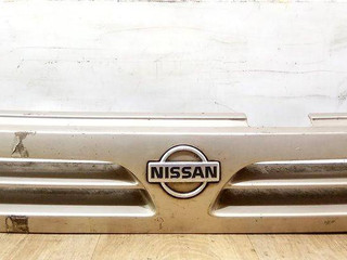 решетка радиатора Nissan Primera P10 1995, бежевый