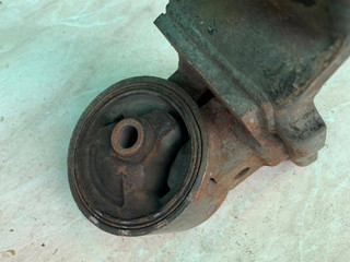 подушка крепления КПП Mitsubishi Lancer 8 поколение 2001, 1.6 л., i, бензин