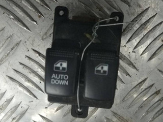 кнопка стеклоподъемника двери Kia Rio 2 поколение 2005, 1.5 л., дизель, 5МКПП, серебристый, хетчбэк 5 дв., передний привод, 93571-1G010