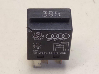 реле (прочие) Audi A6 4A/C4 1997, 1.4 л., i, бензин, 8Z0951253