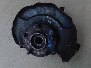 кулак поворотный правый Nissan Maxima A32 1998