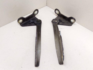 петля капота Mitsubishi Carisma 1 поколение 1998