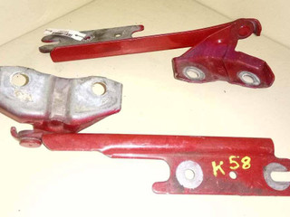 петля капота правая Mazda 323F BJ 1999, 1.5 л., i, ZL05, бензин, МКПП, красный, хетчбэк 5 дв., передний привод, B25D-52-420A, B25D-52-410A