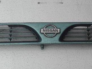 решетка радиатора Nissan Sunny N14 1991, 2.0 л., CD20, дизель, МКПП, белый, седан, передний привод, 6231050C26