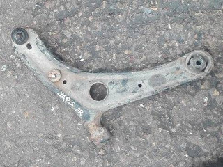 рычаг передний правый Toyota Yaris P1 2002