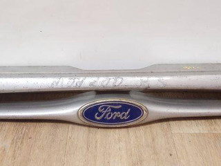 решетка радиатора Ford Mondeo 1 поколение 1994