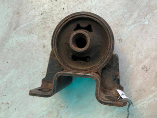 подушка крепления КПП Mitsubishi L300 2 поколение 1995, 2.0 л., i, бензин