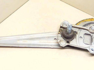 стеклоподъемник задний правый Toyota Yaris P1 1999, 1.3 л., i, 2NZ-FE, бензин, МКПП, зелёный, хетчбэк 5 дв., передний привод, 6980352010, 6983052020