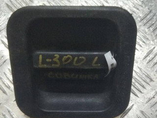 ручка наружная задняя левая Mitsubishi L300 2 поколение 1992
