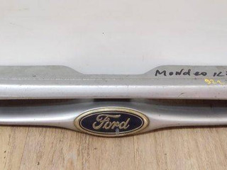 решетка радиатора Ford Mondeo 1 поколение 1993