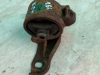 подушка крепления КПП Toyota Carina E 1 поколение T190 1996, 1.6 л., i, бензин