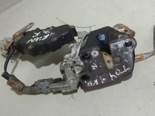 замок двери задней правой Toyota 4Runner 2 поколение (N120/N130) [рестайлинг] 1995, 2.4 л., TD, 2L-T, дизель, АКПП, синий, внедорожник 5 дв., 6933035020