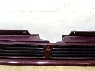 решетка радиатора Mitsubishi Space Wagon 2 поколение (Typ N30/N40) 1994, бордовый, NALICHNYI, BEZNALICHNYI, RASCHET