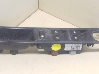 кнопка стеклоподъемника двери передней левой Renault Scenic 1 поколение [рестайлинг] 2003, 8200250481