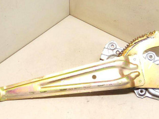 стеклоподъемник задний левый Toyota Yaris P1 1999, 1.3 л., i, 2NZ-FE, бензин, МКПП, зелёный, хетчбэк 5 дв., передний привод, 6980452010
