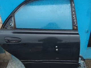 дверь задняя правая Mazda 626 GE 1991, 2.0 л., i, бензин, АКПП, седан, передний привод, GA7B-72-020R