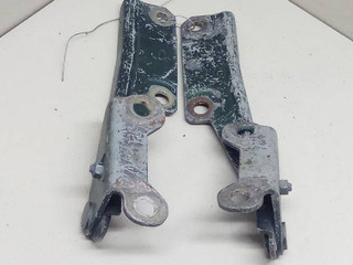 петля капота Mitsubishi Carisma 1 поколение 1997