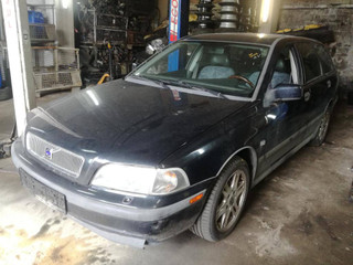 Volvo V40 1 поколение
