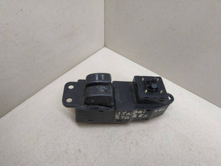 кнопка стеклоподъемника двери передней левой Hyundai H-1 Starex 2000, 621W01940