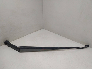 щеткодержатель (поводок стеклоочистителя, дворник) Hyundai Matrix 1 поколение FC 2005, 1.5 л., CRDi, дизель, 5МКПП, серебристый, минивэн, передний привод, 9831017000