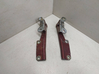 петля капота Mitsubishi Carisma 1 поколение 1997