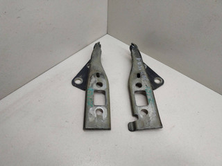 петля капота Ford Fusion 1 поколение 2004