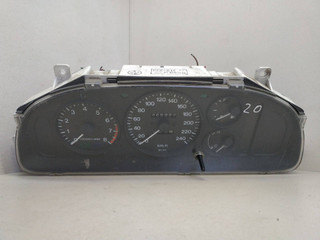 щиток приборов (приборная панель) Mazda 323F BJ 2000, бензин