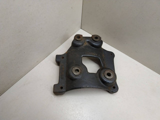 кронштейн компрессора кондиционера Mitsubishi Carisma 1 поколение 1999, MB958179
