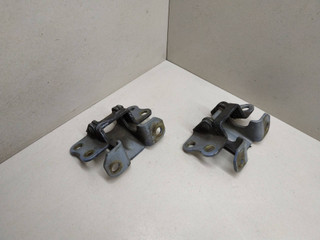 петля двери Mitsubishi L400 1 поколение 1996