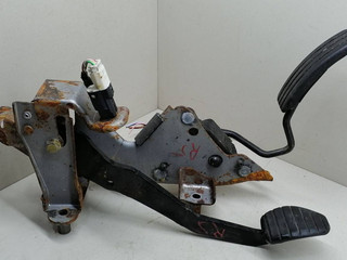 узел педальный (блок педалей) Renault Modus 1 поколение JP0J 2004, 1.4 л., i, K4J 770, бензин, 5МКПП, красный, хетчбэк 5 дв., передний привод, 8200139322
