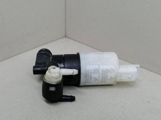 насос (моторчик) омывателя стекла Renault Megane 2 поколение BM0B 2003, 1.4 л., i, K4J 730, бензин, 5МКПП, серебристый, хетчбэк 5 дв., передний привод, 9641553880, 8200067015, 8200295685, 9641553780