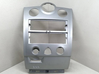 рамка под магнитолу Renault Megane 2 поколение BM0B 2003, 1.4 л., i, K4J 730, бензин, 5МКПП, серебристый, хетчбэк 5 дв., передний привод, 8200155825