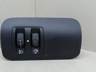 кнопка корректора фар Renault Megane 2 поколение BM0B 2003, 1.4 л., i, K4J 730, бензин, 5МКПП, серебристый, хетчбэк 5 дв., передний привод, 8200095495B