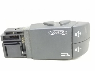 панель управления магнитолой Renault Laguna 2 поколение 2004, 1.9 л., DCi, F9Q 670, дизель, МКПП, салатовый, универсал, передний привод, 34442201AP, 7701049634