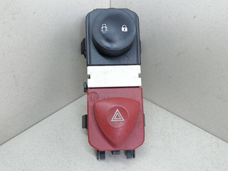 кнопка центрального замка Renault Scenic 2 поколение JM0G 2005, 1.9 л., DCi, F9Q 812, дизель, 6МКПП, серый, минивэн, передний привод, 8200095493, 8200109723, 8200107808, 88040001, 88040002, 88040003