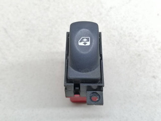 кнопка стеклоподъемника двери Renault Laguna 1 поколение B568 1998, 1.6 л., i, K4M 720, бензин, 5МКПП, зелёный, хетчбэк 5 дв., передний привод, 7700417485B