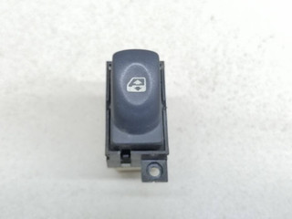 кнопка стеклоподъемника двери Renault Laguna 1 поколение B568 1998, 1.6 л., i, K4M 720, бензин, 5МКПП, зелёный, хетчбэк 5 дв., передний привод, 7700417484B