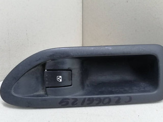 кнопка стеклоподъемника двери задней Renault Laguna 2 поколение [рестайлинг] 2006, 1.9 л., дизель, 6МКПП, красная, хетчбэк 5 дв., передний привод, 8200220507