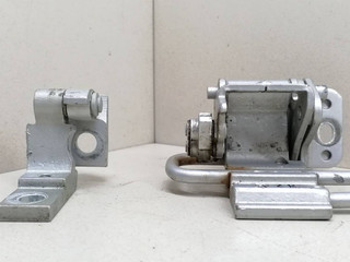 петля двери Volkswagen Passat B5 3B5 1997, 1.9 л., TDi, AHU, дизель, 5МКПП, серебристый, седан, передний привод, 3B4833412C, 3B4833412D