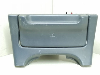 пепельница Renault Laguna 1 поколение 1998, 2.2 л., TD, G8T 752, дизель, 5МКПП, серый, универсал, передний привод, 7700822863