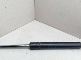 амортизатор крышки багажника (3-5 двери) Volkswagen Passat B5 3B5 1997, 1.9 л., TDi, AHU, дизель, 5МКПП, серебристый, седан, передний привод, 8D5827552C