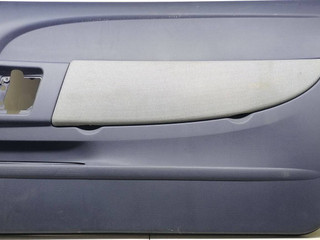 обшивка двери передняя правая Peugeot 1007 1 поколение 2007, 1.6 л., HDi, 9HZ (DV6TED4), дизель, 5МКПП, серебристый, хетчбэк 3 дв., передний привод, 96561698NP