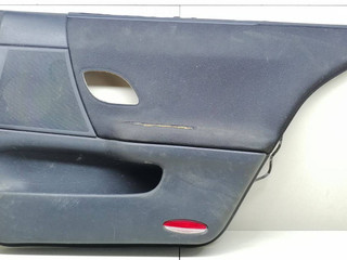 обшивка двери задняя правая Renault Laguna 2 поколение [рестайлинг] 2006, 1.9 л., дизель, 6МКПП, красная, хетчбэк 5 дв., передний привод, 8200406152