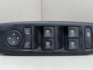 кнопка стеклоподъемника двери передней левой Renault Laguna 3 поколение BT0A 2009, 1.5 л., DCi, K9K 780, дизель, 6МКПП, серый, хетчбэк 5 дв., передний привод, VALEO, 809610007R