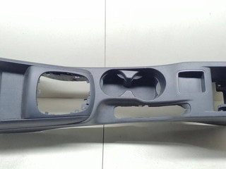 консоль салона Hyundai i30 1 поколение 2010, 1.6 л., CRDi, дизель, 6МКПП, серебристый, хетчбэк 5 дв., передний привод, 846112R000XP