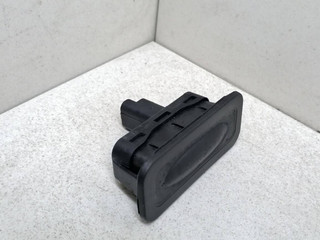 кнопка открытия багажника Renault Modus 1 поколение JP0J 2004, 1.4 л., i, K4J 770, бензин, 5МКПП, красный, хетчбэк 5 дв., передний привод, 8200076258B