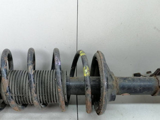 стойка передняя правая Nissan Sunny N14 1994